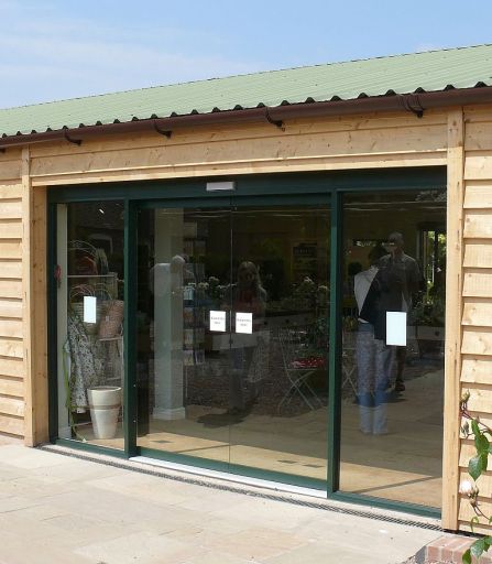 Automatic Bi- Part Sliding Door with Minimal Frame.