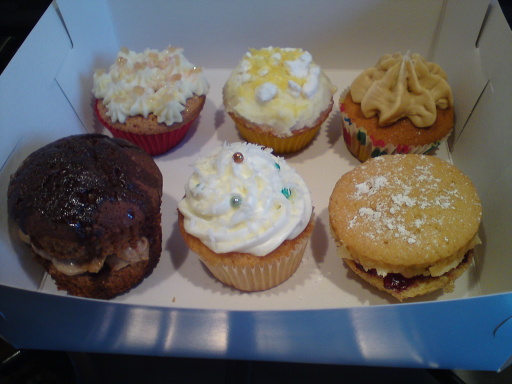 Boxof 6 cupcakes. Ginger, Lemon meringue, Peanut butter, Tirimisu, Lime, Mini victoria sponge