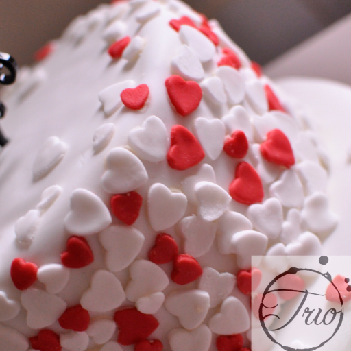 love heart engagement cake