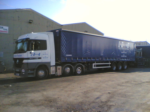 Curtainsiders with tailifts