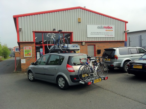 Thule fitting of cycle carriers, roof and tow bar mounts
