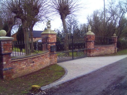 electric gate automation with 1-Way Cordless Intercom + Digital keycode
