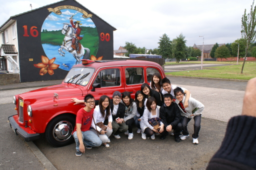 A group of tourist at King Williams Mural