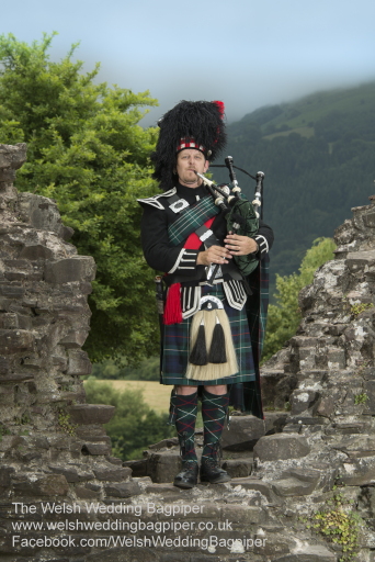 Bagpiper for hire in South Wales for weddings, parties and funerals