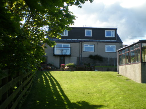 House, garden &amp; sunlounge