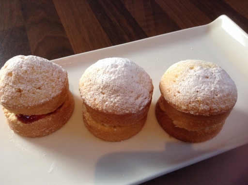 Mini sponge cakes with buttercream