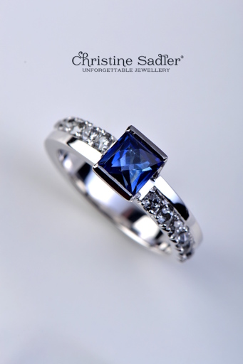 Blue sapphire ring