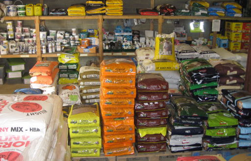HORSE AND FARMYARD FEEDS FROM MAJOR MANUFACTURERS