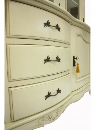 French Style Dresser Sideboard Cabinet in Ivory (detail view)