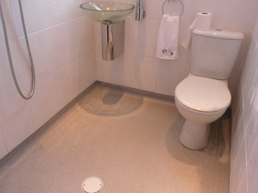 WEST FLOOR SHOWER. GRANTS NORTH LANARKSHIRE