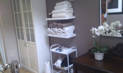 stunning and stylish spa beauty room
