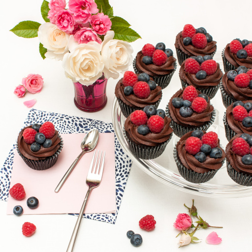 Vegan Fresh Berries and Chocolate Cupcakes