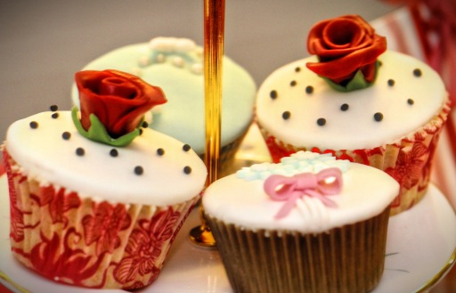 Vintage themed cup cakes.