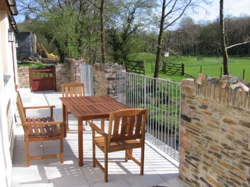 Cottage patio