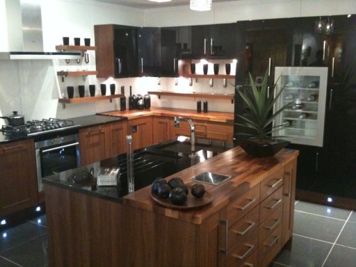 Cutting edge black gloss and walnut