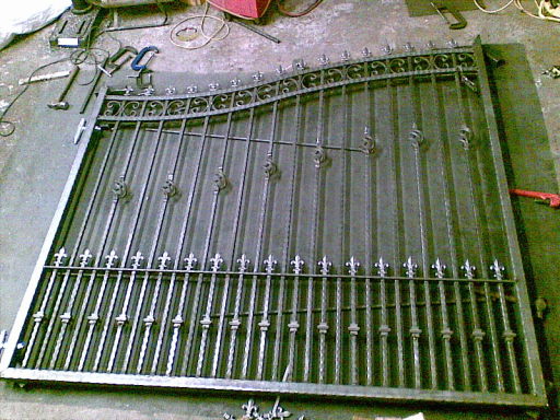A single leaf from Estate Gates