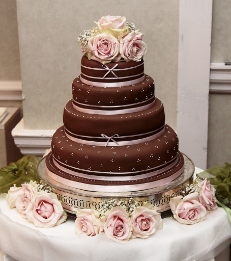 Wedding Flowers Kent | Kent Bridal Flowers | Wedding Cake Flowers