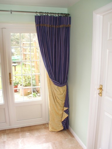 slouch curtain