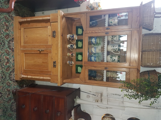 Antique Victorian Pine Dresser tiled back to the centre