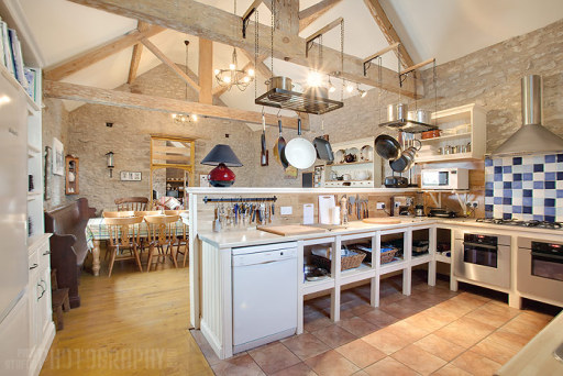 open plan kitchen/dining area