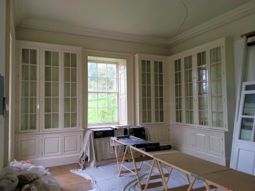 Period house decorating specialist.