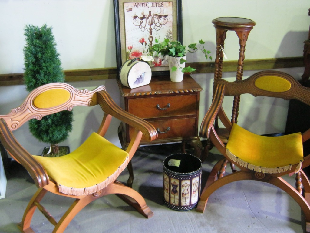 Inside Noosa Quality PreOwned Furniture 17 Rene Street, Noosaville, 4566