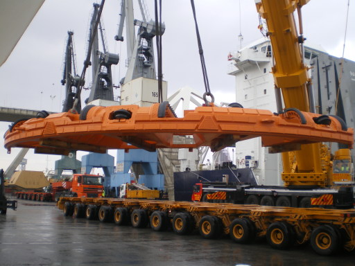 Abnormal load transport using multi axle trailer