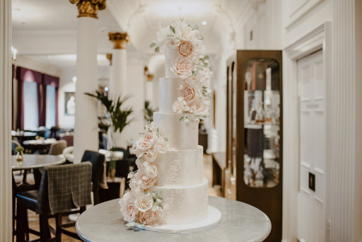 luxury wedding cakes by rosewood cakes glasgow 