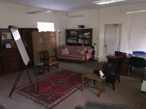 Large therapy room for rent