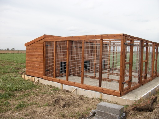 15' x 14' block of three kennels and runs