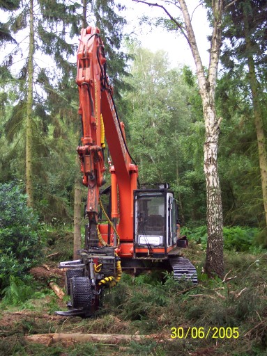 Atlas 1704 HD fitted with Logmax 650 Harvesting Head