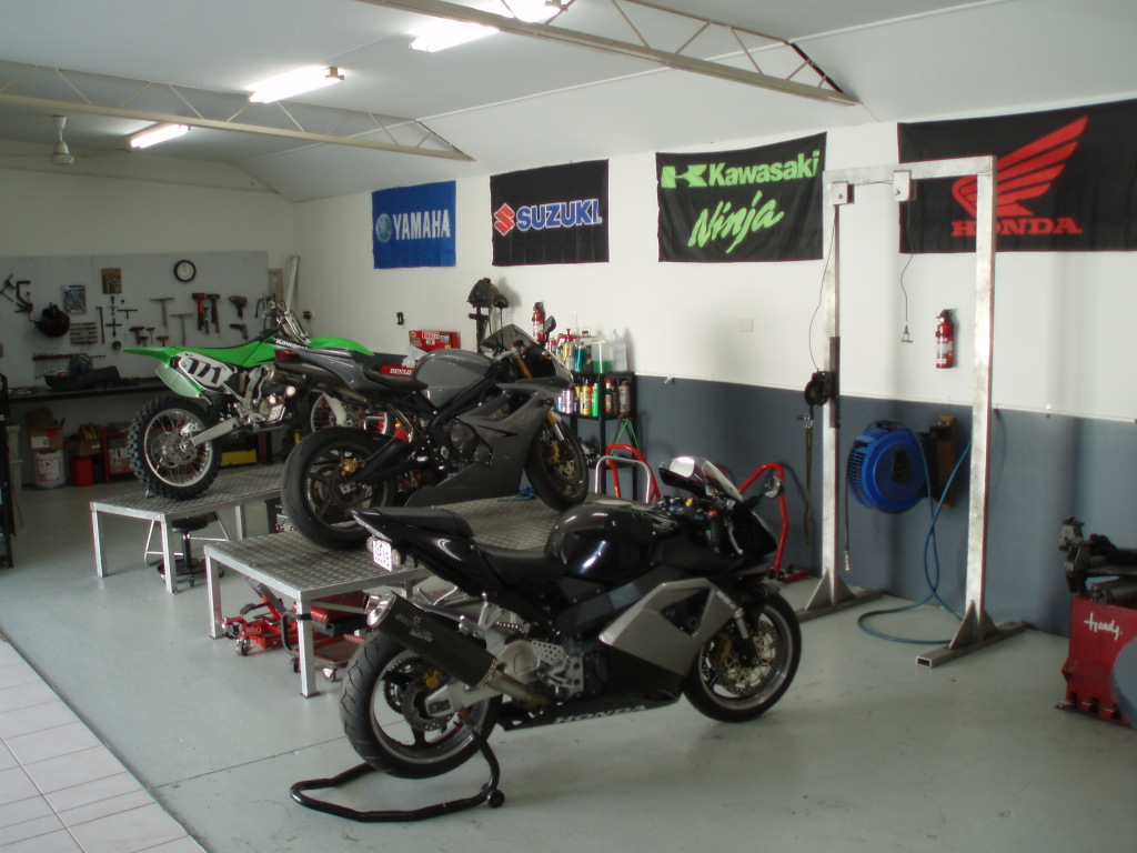 Gold Coast Motorcycle Tyres & Mechanical 12 Karen Avenue, Mermaid Beach