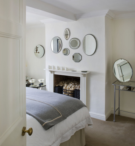 Beautiful mirror display