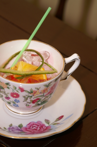Pot-tail cup (cocktails in teapots!)