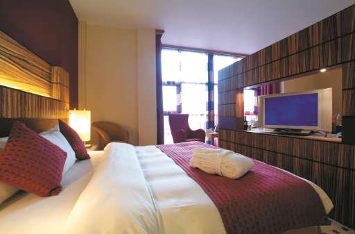 Junior suite bed
