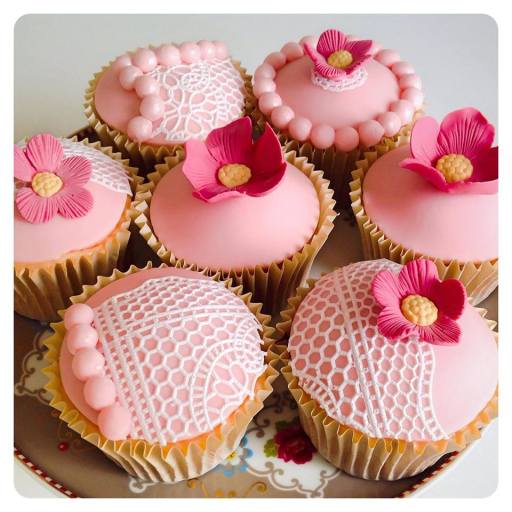 Lace and flower cupcakes