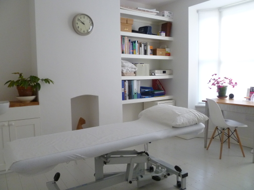 Osteopathy treatment room at Feel Better Osteopathy, Warwick &amp; Leamington Spa