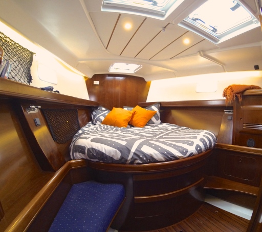 Comfort and luxury on our Beneteau Oceanis 473
