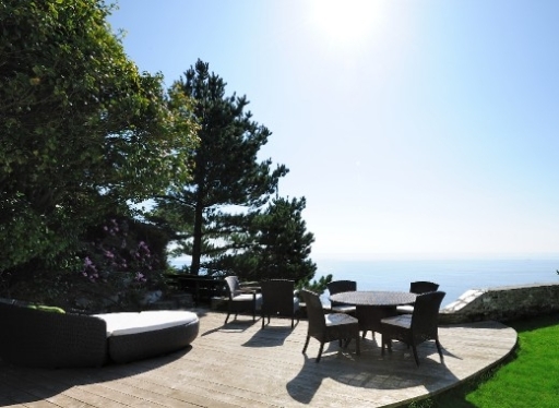 Cornish holiday cottage with sea views