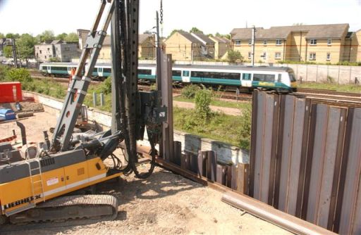 Rail foundations - silent piling rig