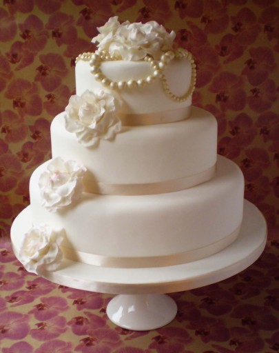 Vintage Rose and Pearl Wedding Cake