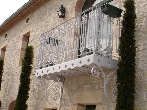 Balcony with cast iron decking tiles &amp; decorative infill panels