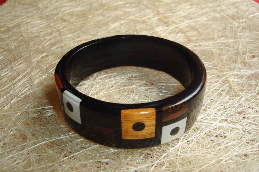 Handmade fashion Jewellery consisting of Resin with conch shell