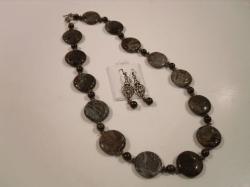 Jasper and bronzite necklace and earrings