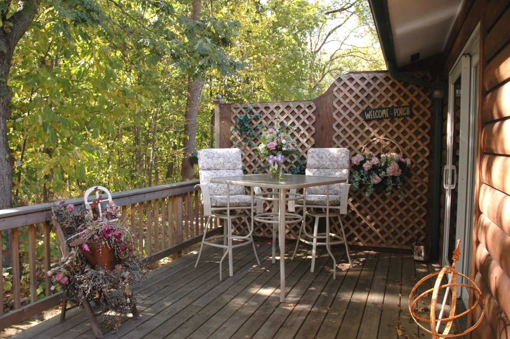 Lazy Cloud Inn W4033 State Road 50, Lake Geneva, WI, 531473700