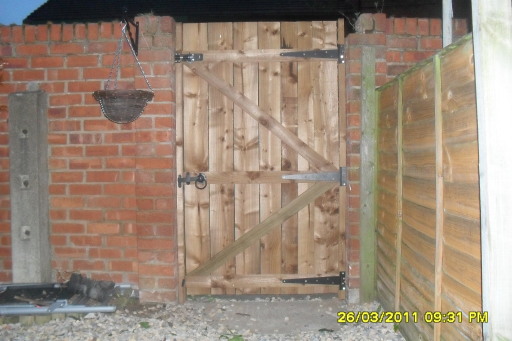 a standard 900 mm gate