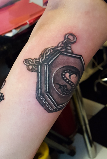 Harry Potter Medallion London Blue Lady Tattoo