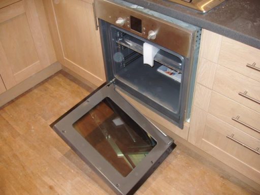 Snagging defect: brand new kitchen oven