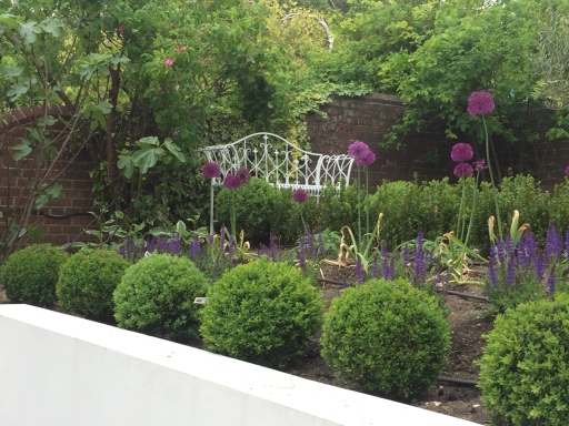 Small courtyard in Guildford with bench and flowers