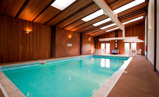 Heated indoor swimming pool (10m x 5m)